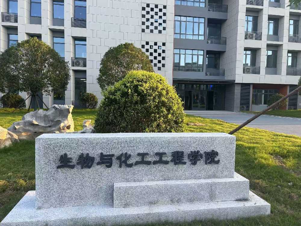 红塔区扬州职业大学体育场高杆灯项目
